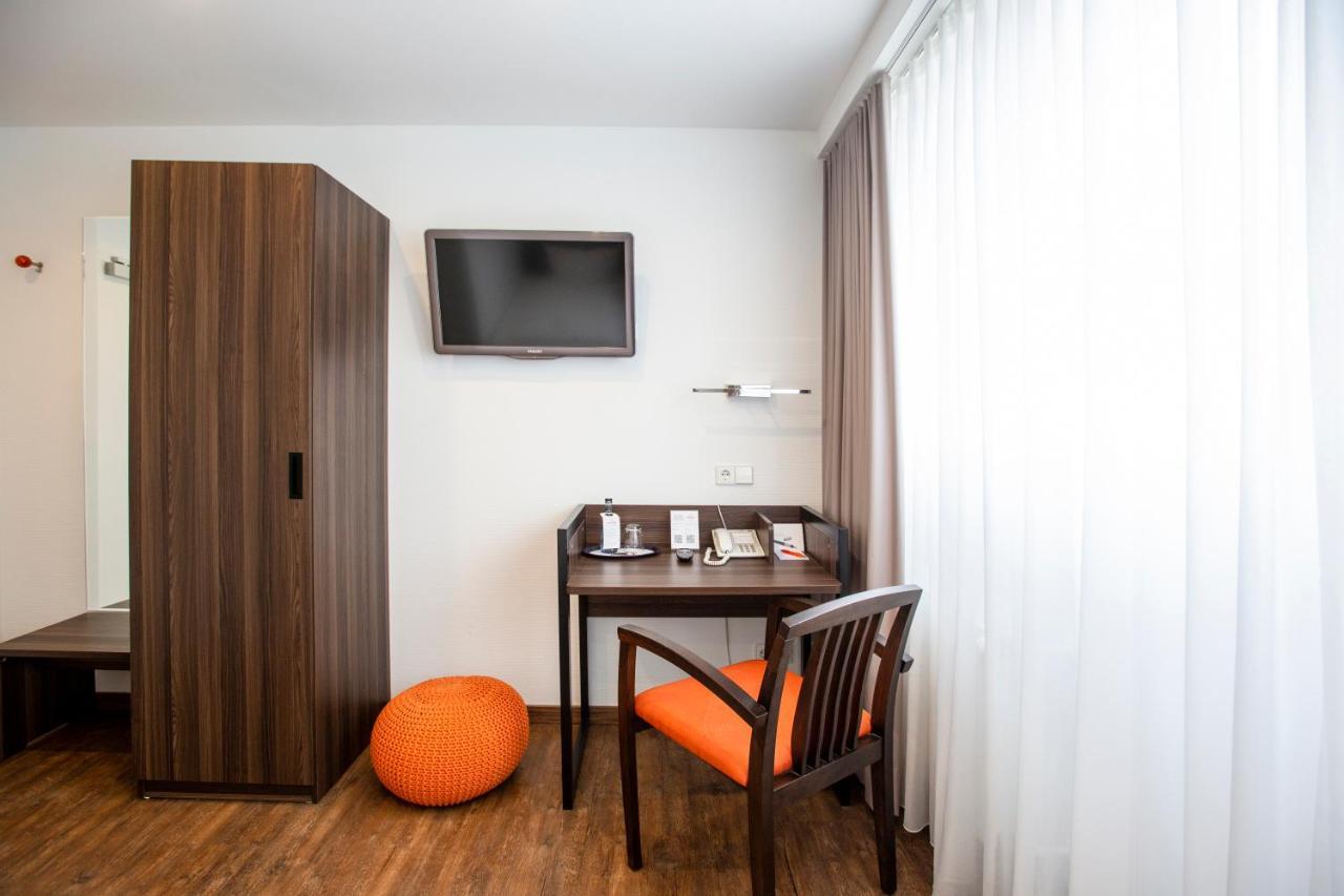 Sevendays Hotel คาร์ลสรูเฮอ ภายนอก รูปภาพ