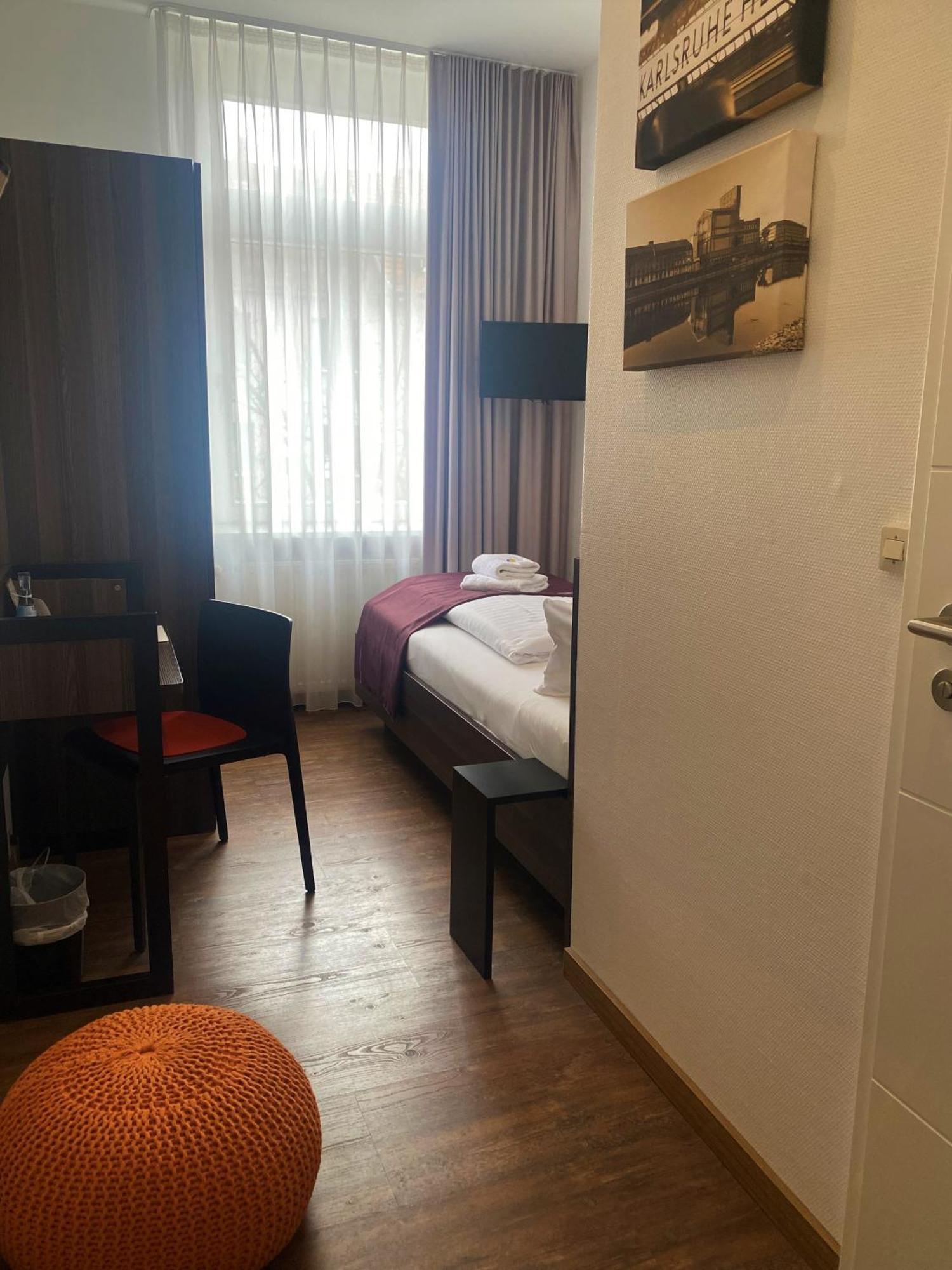 Sevendays Hotel คาร์ลสรูเฮอ ภายนอก รูปภาพ