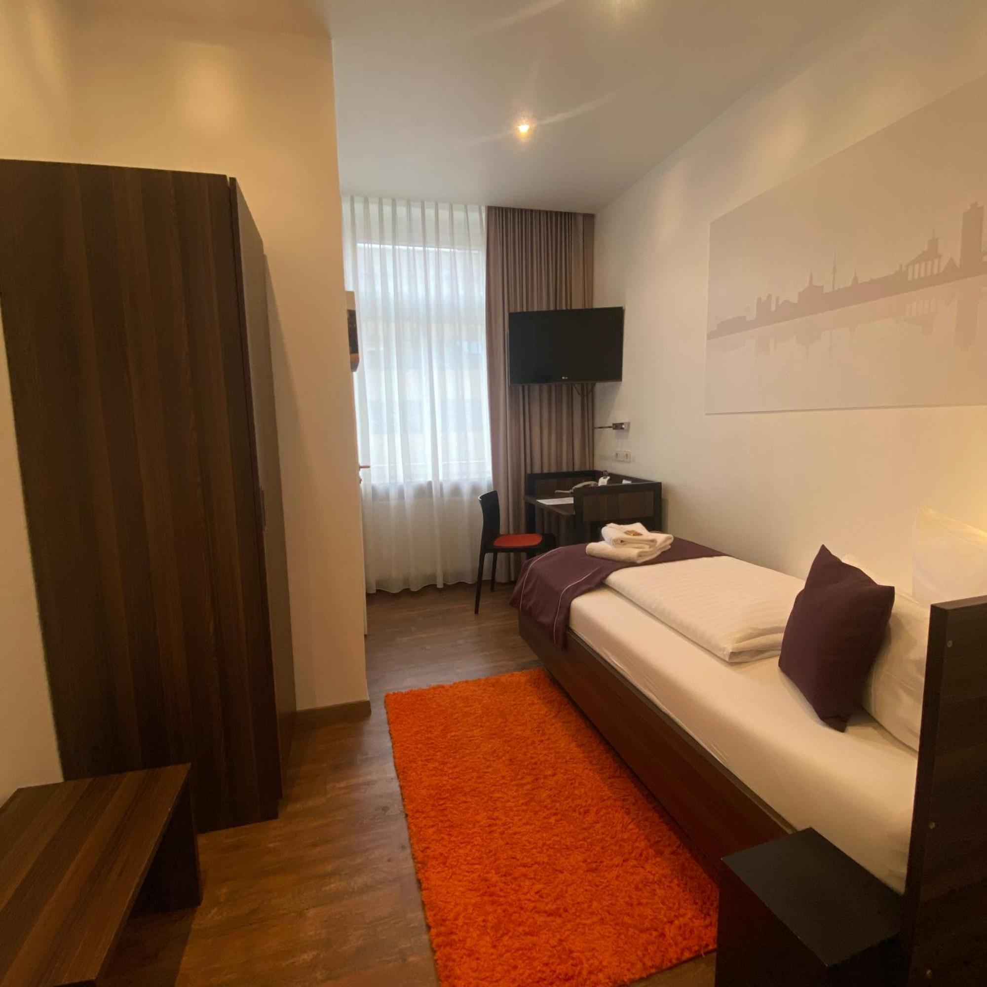 Sevendays Hotel คาร์ลสรูเฮอ ภายนอก รูปภาพ