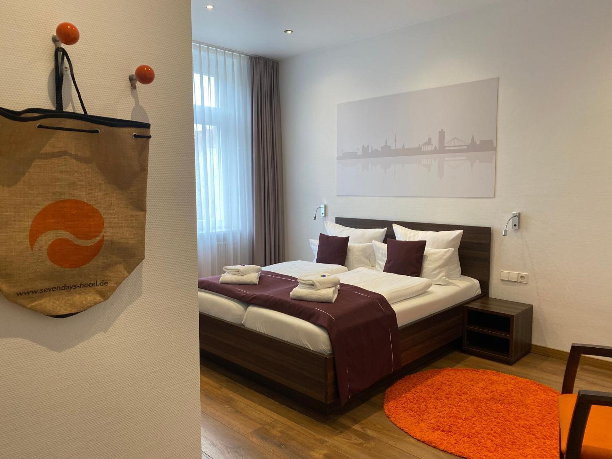 Sevendays Hotel คาร์ลสรูเฮอ ภายนอก รูปภาพ