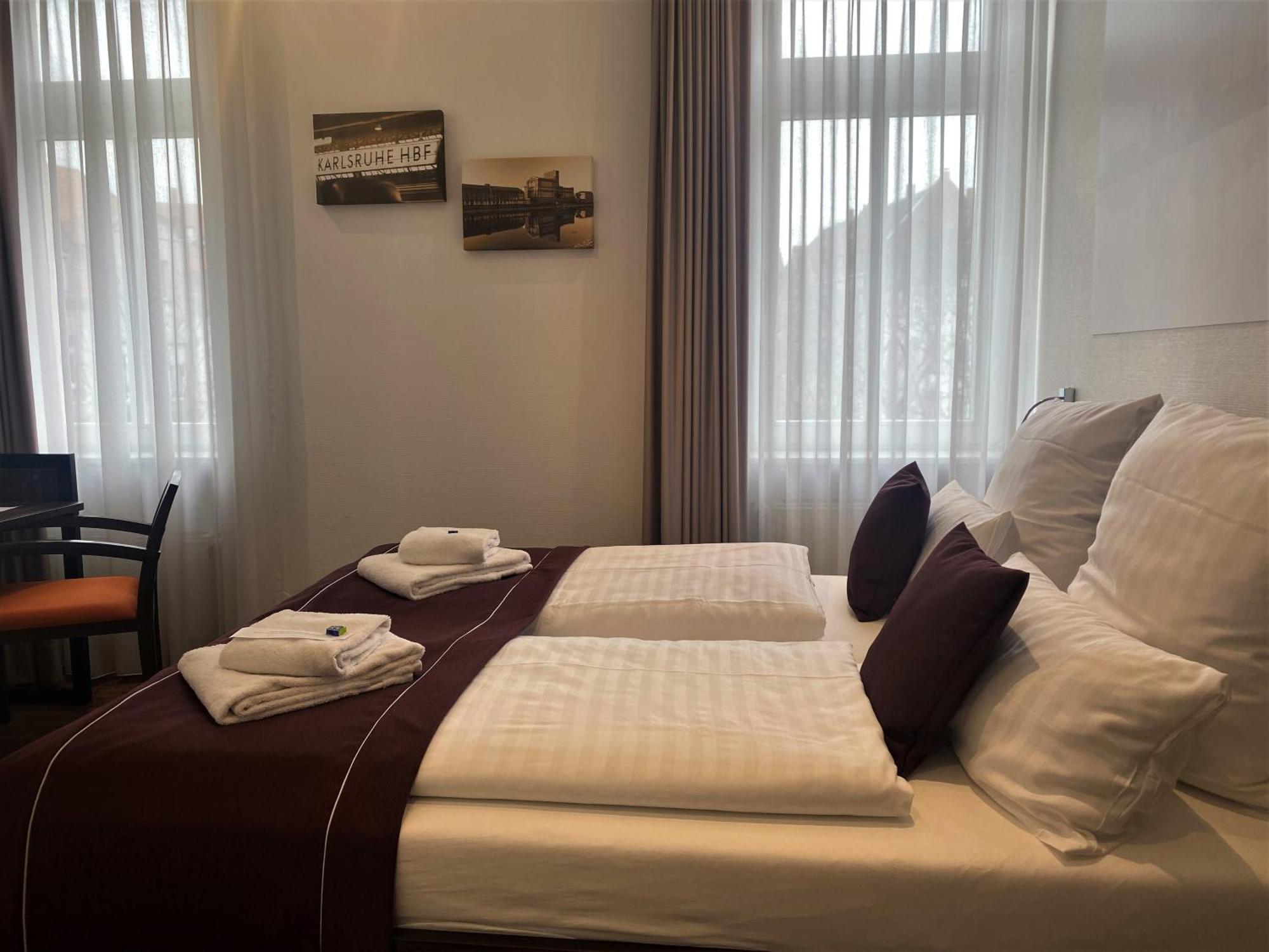 Sevendays Hotel คาร์ลสรูเฮอ ภายนอก รูปภาพ