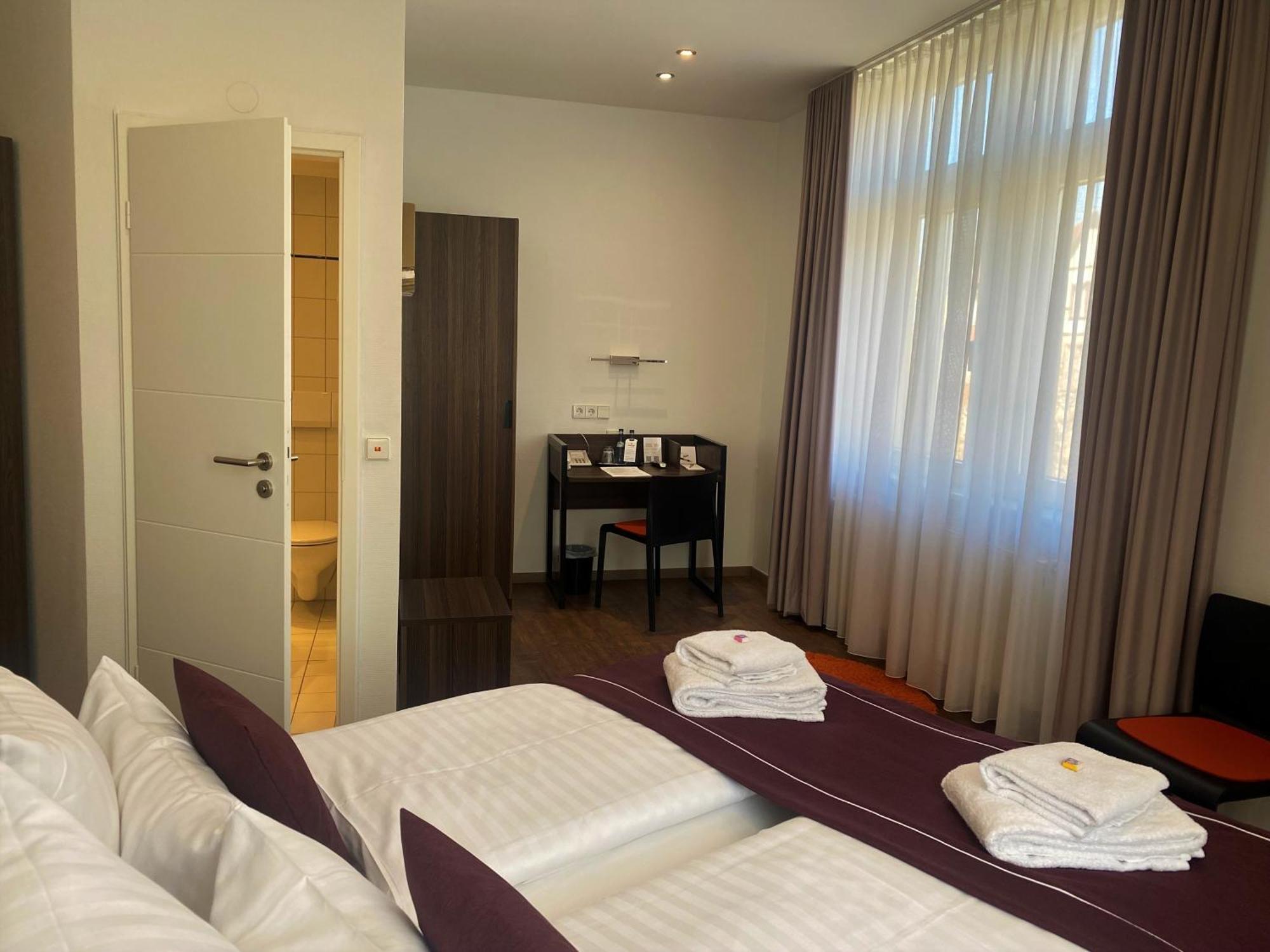 Sevendays Hotel คาร์ลสรูเฮอ ภายนอก รูปภาพ