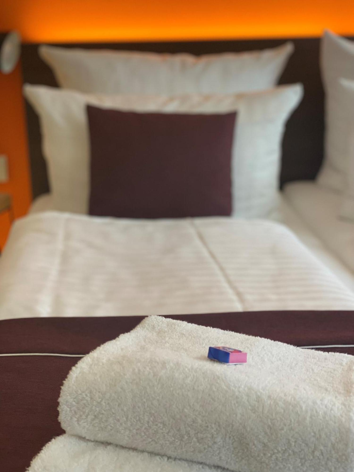 Sevendays Hotel คาร์ลสรูเฮอ ภายนอก รูปภาพ