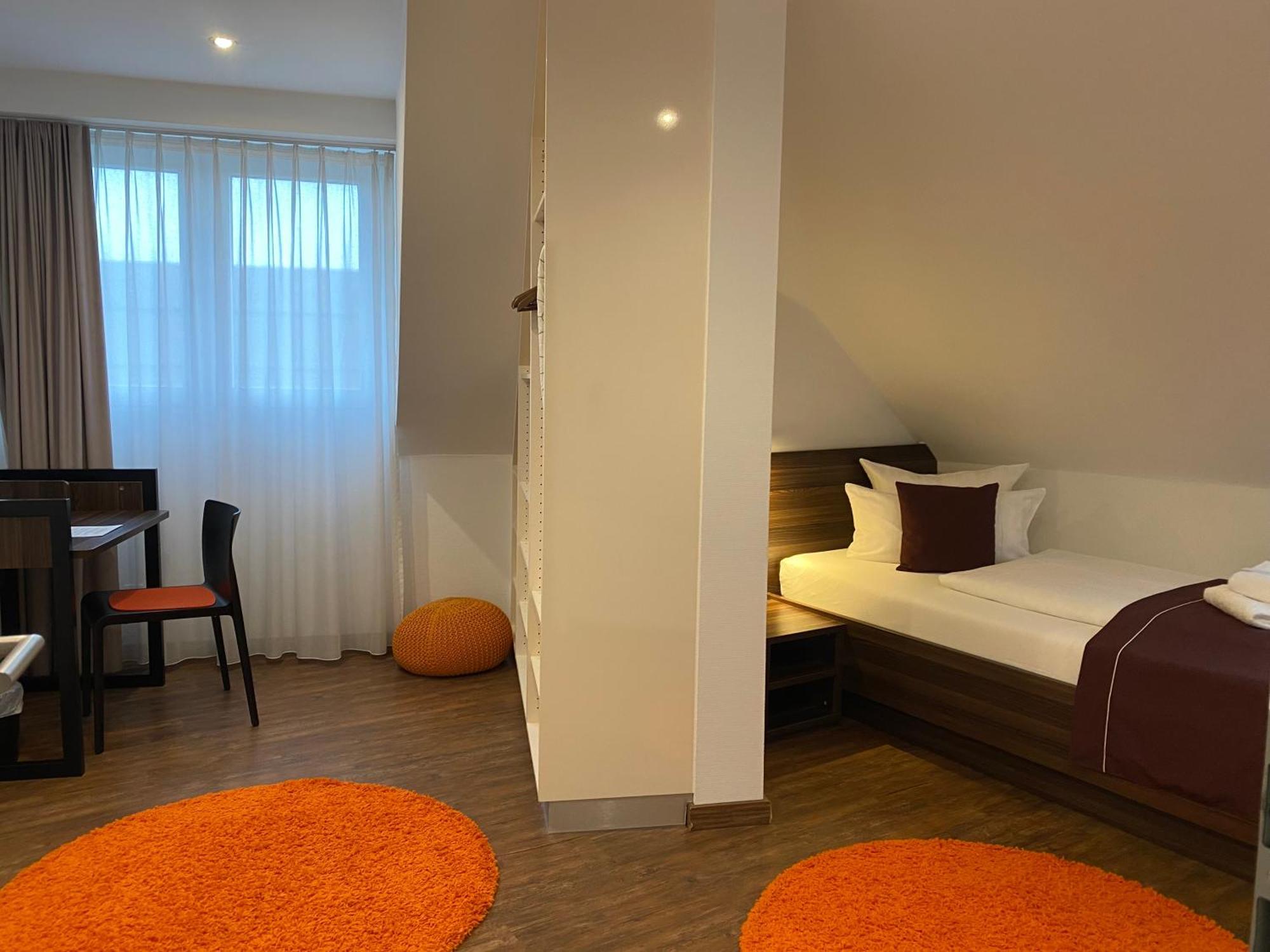 Sevendays Hotel คาร์ลสรูเฮอ ภายนอก รูปภาพ